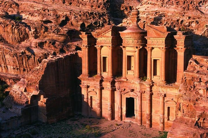 7-Day Jordan Circuit: Petra, Wadi Rum & Dead Sea (French-Speaking Group)