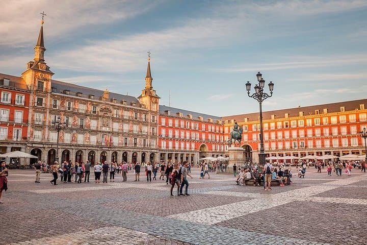 Private 2-Hour Sightseeing Tour of Madrid's Historic Center photo 4