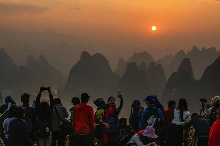 Yangshuo Sunrise & Li River Cruise: Full-Day Private Tour from Guilin