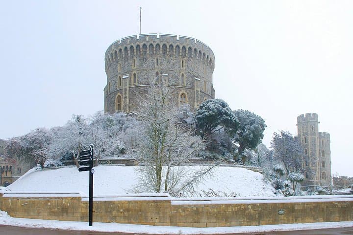 Christmas Day Windsor, Oxford & Avebury Stone Circle Day Trip with Traditional Pub Lunch photo 3