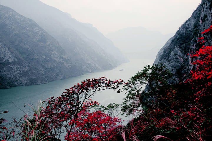 Yangtze River Deluxe Cruise: 4D/3N Chongqing to Yichang Through the Three Gorges photo 2