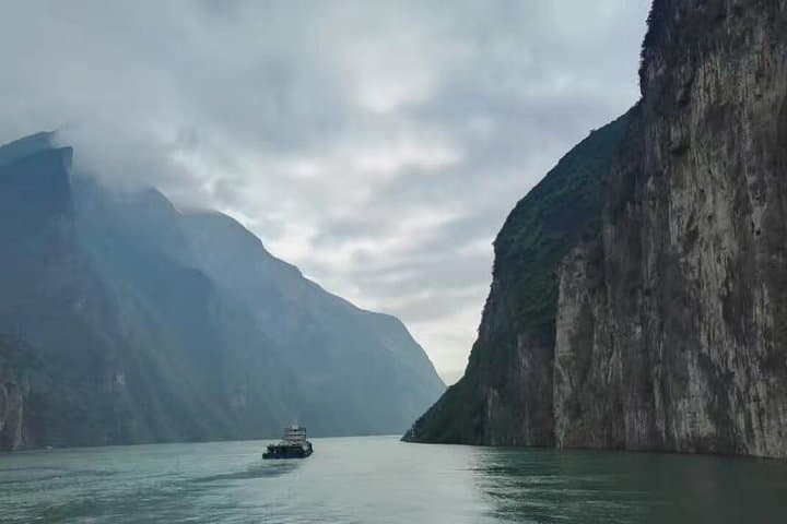 Yangtze River Deluxe Cruise: 4D/3N Chongqing to Yichang Through the Three Gorges photo 3