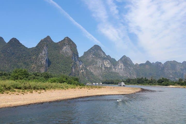 Guilin Li River Day Cruise to Yangshuo with Four Lakes Night Cruise photo 5