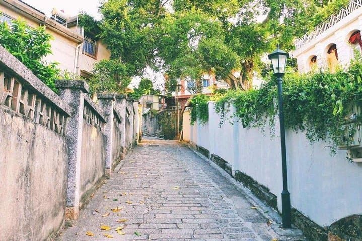 Two-Day Xiamen Highlights: Gulangyu Island, Nanputuo Temple & Riyuegu Hot Springs photo 6