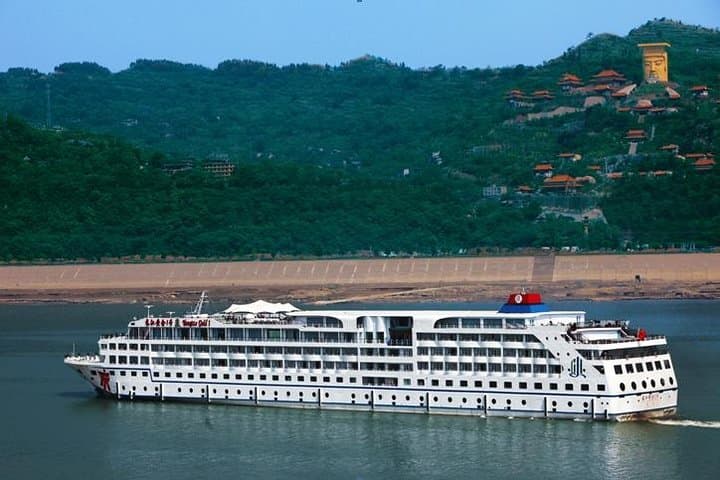 Yangtze River Deluxe Cruise: 4D/3N Chongqing to Yichang Through the Three Gorges