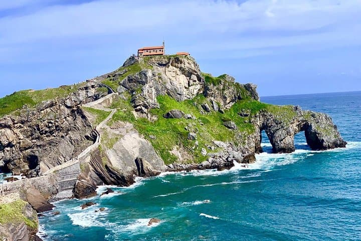 Hike San Juan de Gaztelugatxe, Mundaka & Gernika – Day Tour from Bilbao