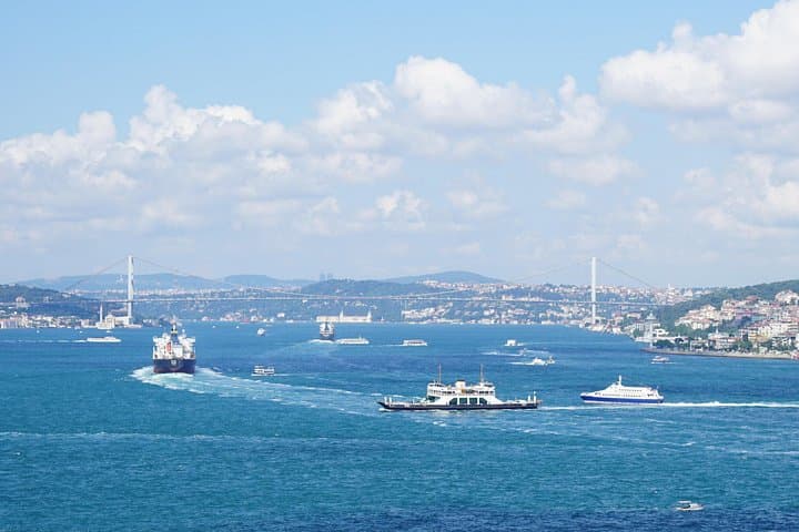 Morning Bosphorus Cruise & Spice Bazaar Visit — Half-Day Istanbul Boat and Bus Tour photo 1
