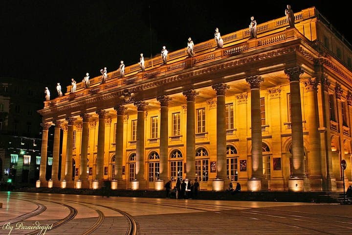 Private Walking Tour of Bordeaux Old District — Grand Théâtre to Place de la Bourse photo 4