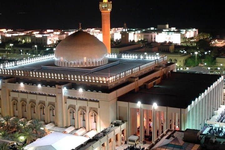 Kuwait City Full-Day Guided Walk: Grand Mosque, Souqs & Modern Landmarks photo 4