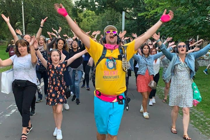 Silent Disco Adventure Tour on Edinburgh’s Royal Mile: Walk, Dance, Sing