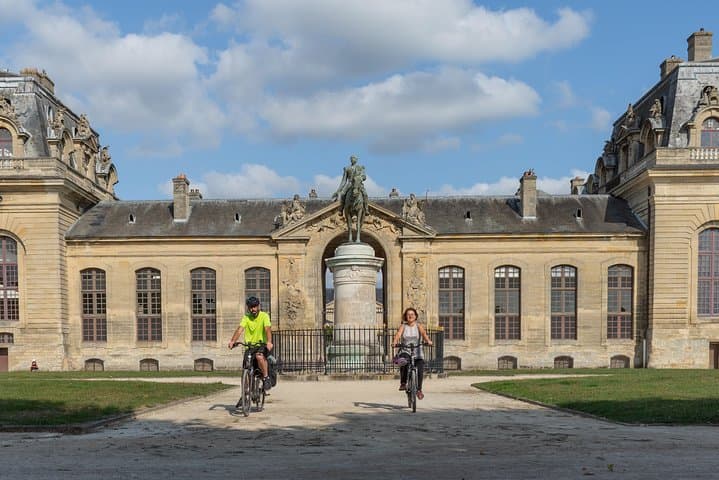 Explore Chantilly by Electric Bike: Castle Views, Forest Trails & Local Stories photo 5