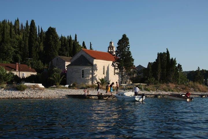 Vrnik Island Water Taxi: Private Boat from Korčula to the Stone Island