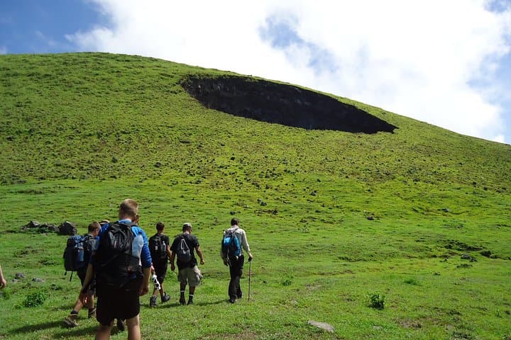El Hoyo Volcano Hike: Craters, Fumaroles & Panoramic Views Near León photo 4