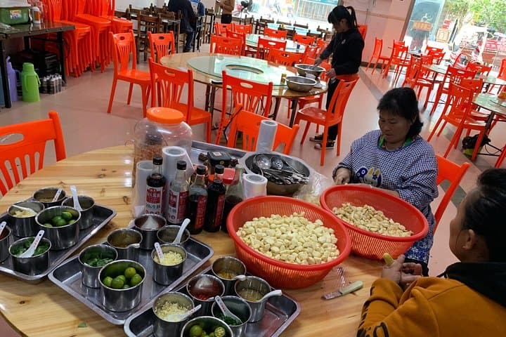 Sanya Bay Walking Tour: Taste Local Hainanese Life and Snacks
