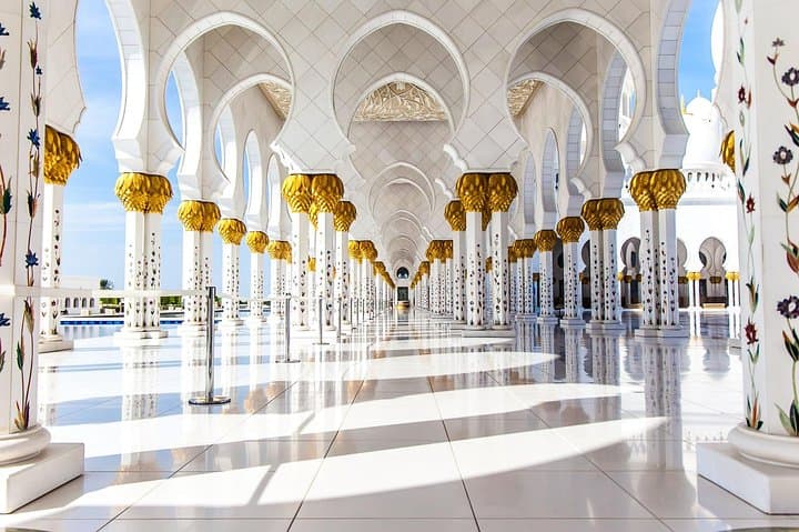 Private Abu Dhabi Day Tour: Sheikh Zayed Mosque, Corniche & Yas Island Photo Stops photo 4
