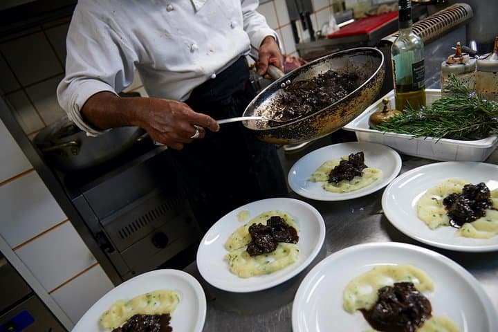 Oltrarno Food Tour Florence: Eat Like a Local in 3 Hours photo 1