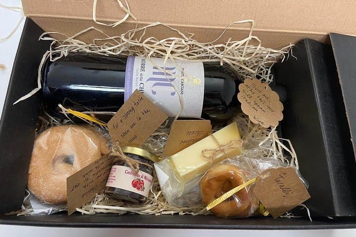 Rome Couple Treasure Hunt: Delivered Aperitivo Kit & City Puzzle Walk photo 6