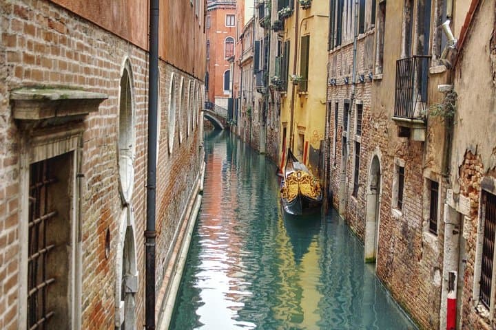 Venice Private Walking Tour and Classic Gondola Ride photo 3