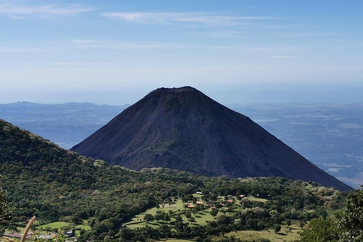 Izalco Volcano Hike & Coatepeque Lake: Active Volcano Trek from Sonsonate photo 5