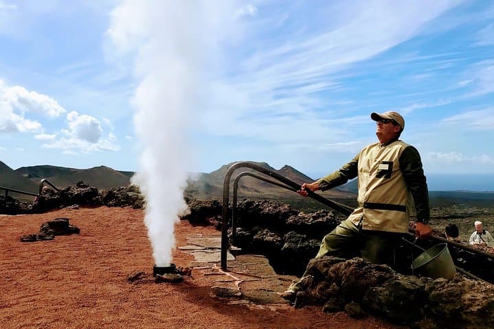 Grand Tour Lanzarote: Timanfaya, El Golfo & Jameos del Agua in One Day photo 1