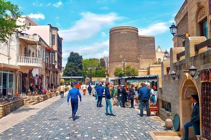 Explore Baku Old City: 2-Hour Guided Walking Tour of Icherisheher