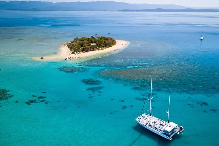 Sail to Low Isles: Wavedancer Great Barrier Reef Day Cruise from Palm Cove
