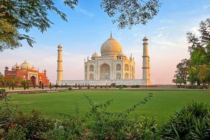 All-Inclusive Taj Mahal, Agra Fort & Baby Taj Day Tour from Delhi
