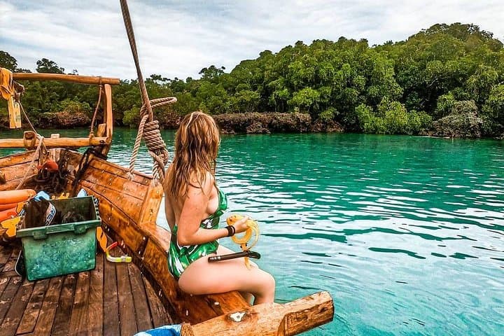 Zanzibar Ocean Safari: Menai Bay Dhow Snorkel & Sandbank Lunch