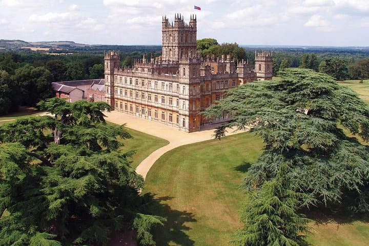 Downton Abbey Black Taxi Tour to Highclere Castle & Cotswold Downton Village