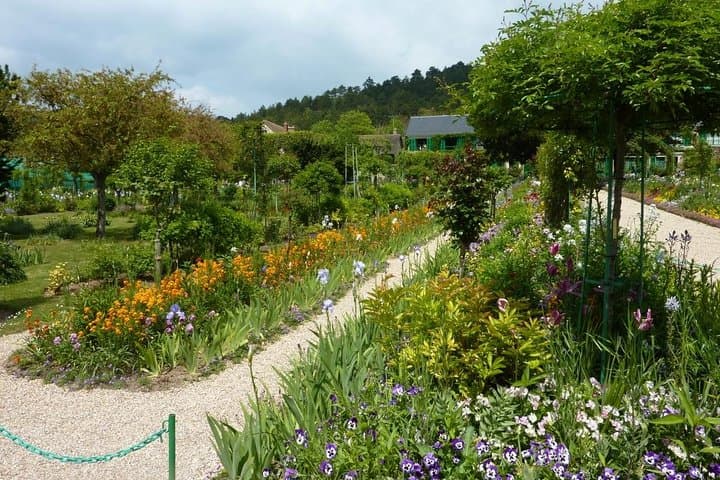 Private Giverny Tour: Monet's Gardens & Vexin Panoramas from Paris photo 4