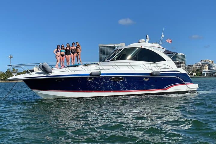 Haulover Sandbar Yacht Charter: 4-Hour Miami Party & Sunset Cruise photo 1