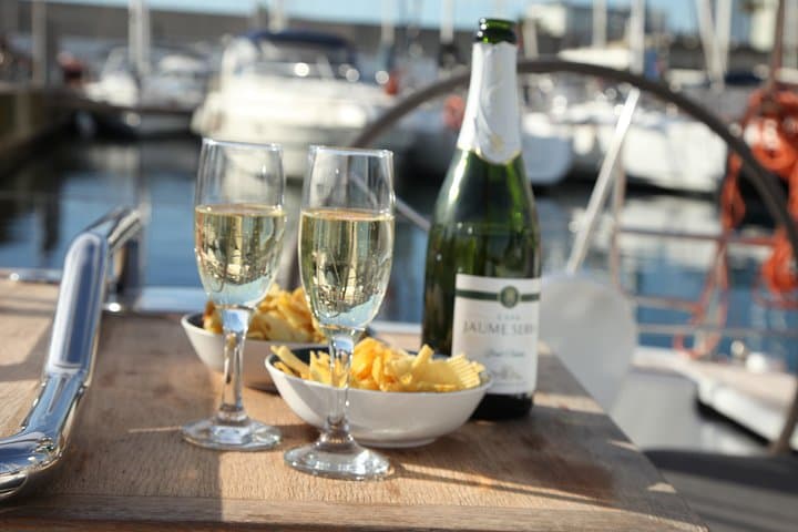 Private Romantic Sailing in Barcelona: Sunset Cruise with Cava photo 4