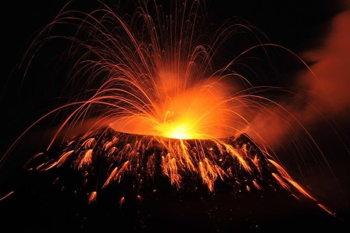 Pacaya Volcano Hike from Guatemala City — Guided Ascent to Active Fumaroles