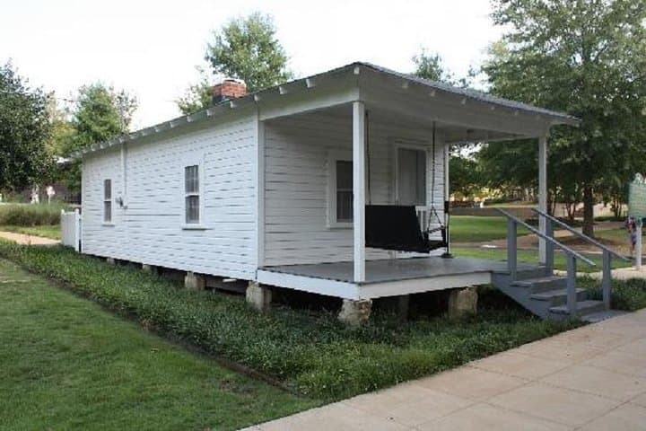 Elvis Presley Birthplace Park Day Trip from Memphis – Tupelo Tour Guide photo 3