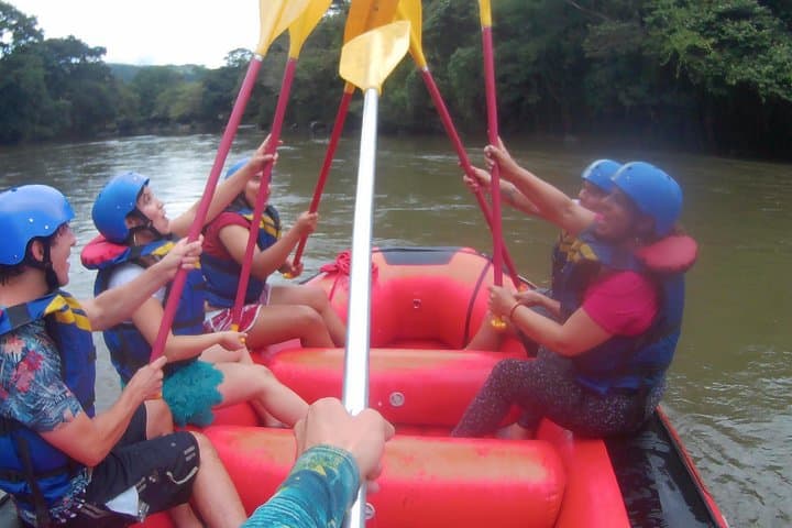 Rafting the Río Fonce: Family-Friendly Class II–III Rapids Near San Gil photo 2