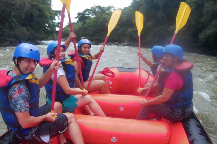 Rafting the Río Fonce: Family-Friendly Class II–III Rapids Near San Gil