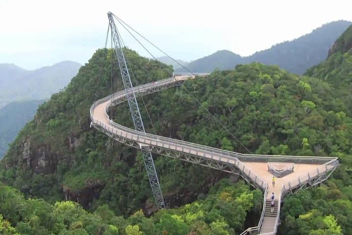 Langkawi SkyBridge & Cable Car: Mount Machincang Tour with Oriental Village Pass