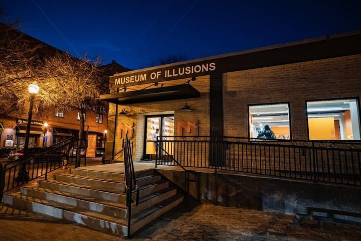 Museum of Illusions Dallas: Interactive Visual Experience in the West End