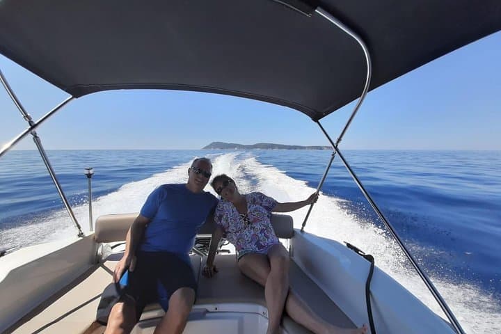 Split Airport to Hvar Speedboat Transfer: Fast Water Taxi to Hvar Town photo 4