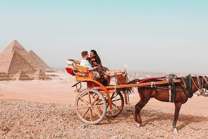 Giza Pyramids by Horse Carriage: Half-Day Private Tour to the Great Pyramid & Sphinx