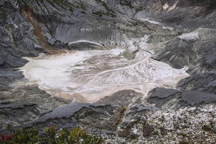 Jakarta-airport-to-tangkuban-perahu-luwak-coffee-sari-ater-hot-springs-and-angklung photo 2