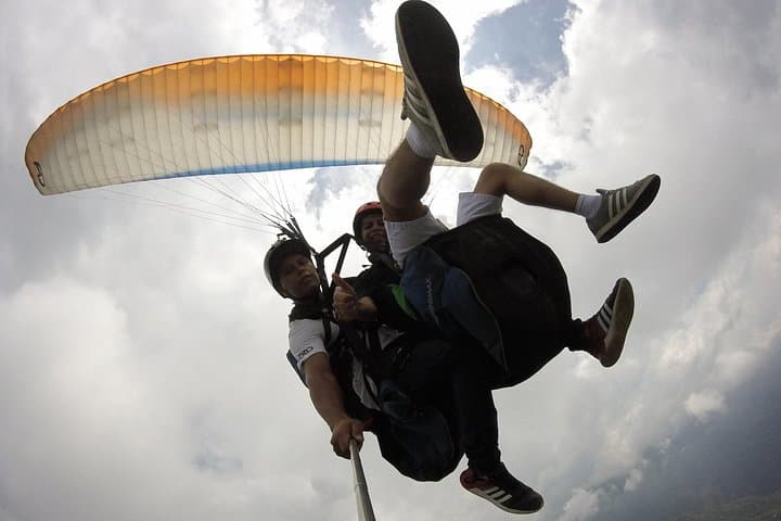 Santa Helena Paragliding and Hacienda El Paraíso: Tandem Flight with Wine Tasting (Day Trip from Cali) photo 3