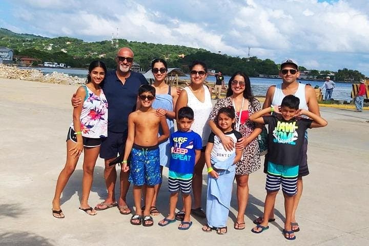 Roatán Cruise Combo: Sloths, Chocolate Factory & West Bay Beach Day Trip photo 2