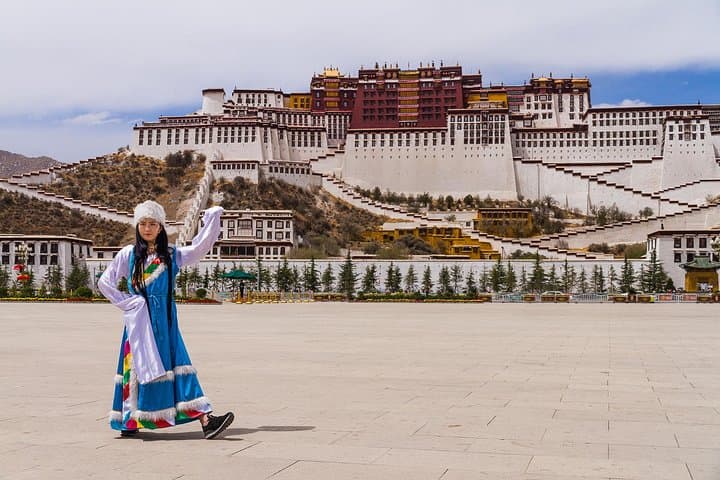 14-Day Nepal and Tibet Overland: Kathmandu to Lhasa Cultural Road Trip photo 2