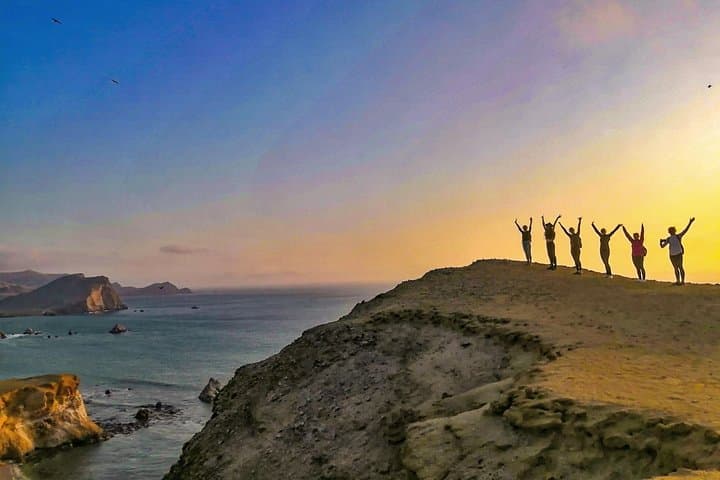 Paracas Golden Shadows Trek: Sunset Cliff Hike in Paracas National Reserve photo 5