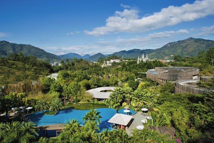 Two-Day Xiamen Highlights: Gulangyu Island, Nanputuo Temple & Riyuegu Hot Springs