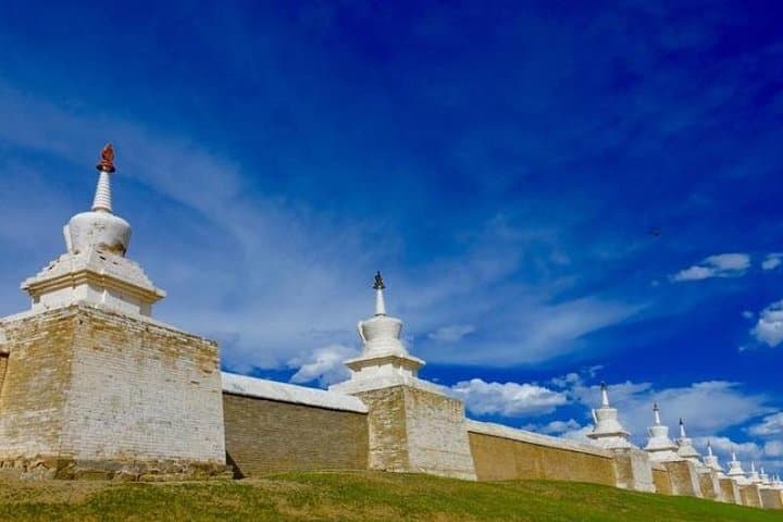 8-Day Great Gobi and Central Mongolia: Gers, Camels, Horses and Ancient Monasteries photo 3