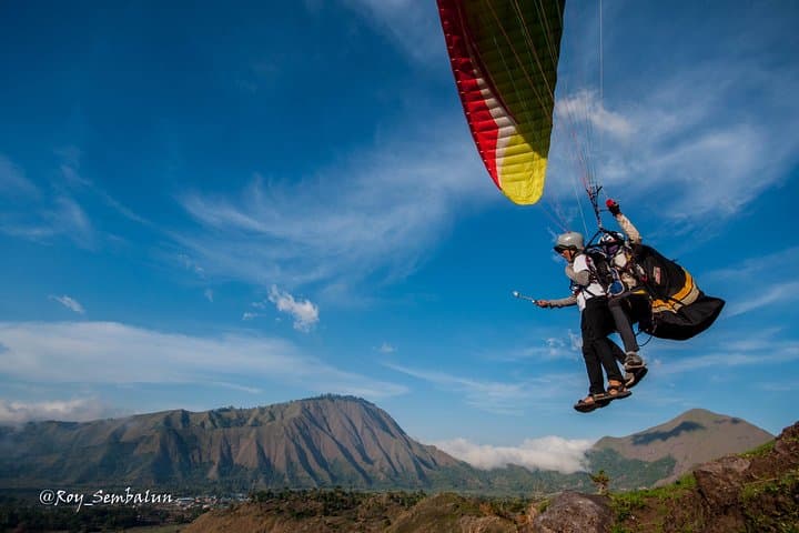 Tandem Paragliding Over Sembalun Valley - 15-Minute Flight Above Mount Rinjani