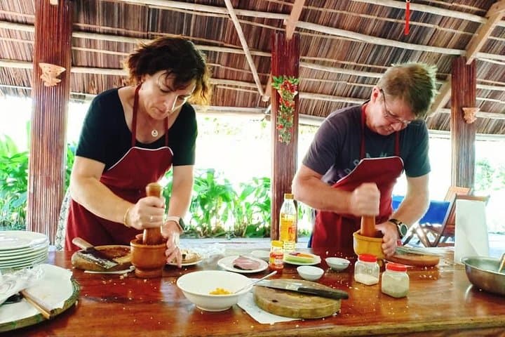 Tra Que Vegetable Farm Tour, Cooking Class & Herbal Foot Massage in Hoi An