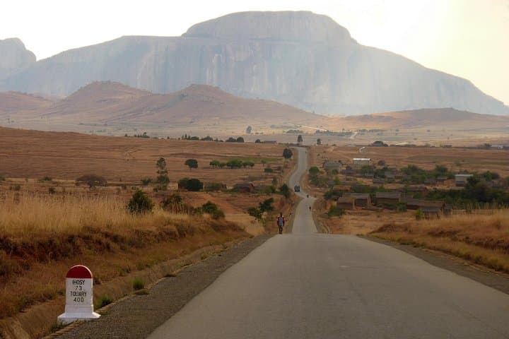 Madagascar Lemur Adventure: Andringitra, Tsaranoro & Ifaty 15-Day Trek photo 4
